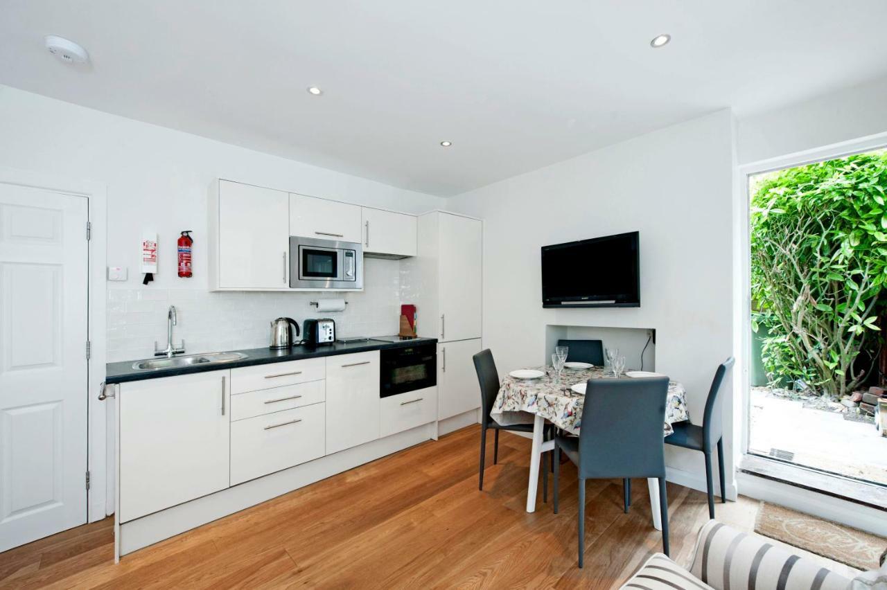 The Apartment, 24 West End Terrace, Winchester Exteriör bild
